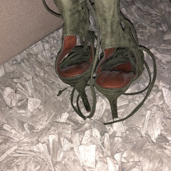 String up Heels - Picture 2 of 2